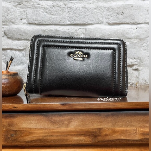 Coach Leather Zip Around Wallet in Black NWT - Picture 1 of 4